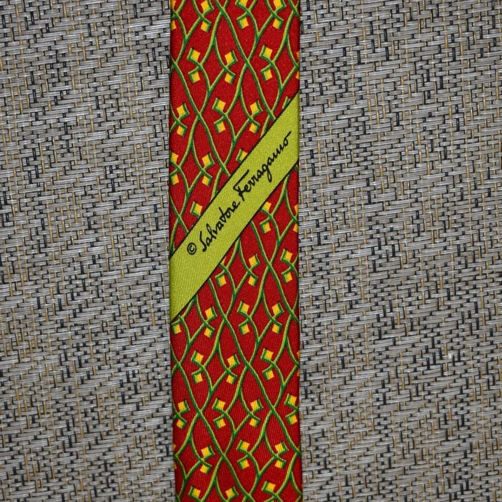 Salvatore Ferragamo Necktie Mens‎ Red Green Yellow Silk Geometric Made in Italy